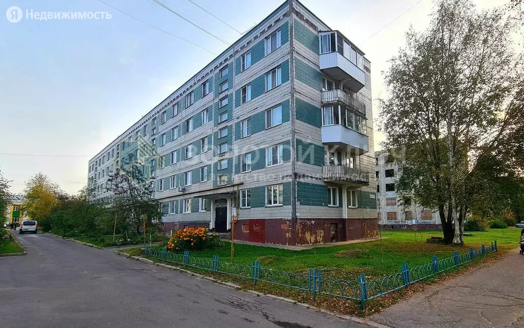 4-комнатная квартира: рабочий посёлок Запрудня, улица Карла Маркса, 5а . - Фото 0