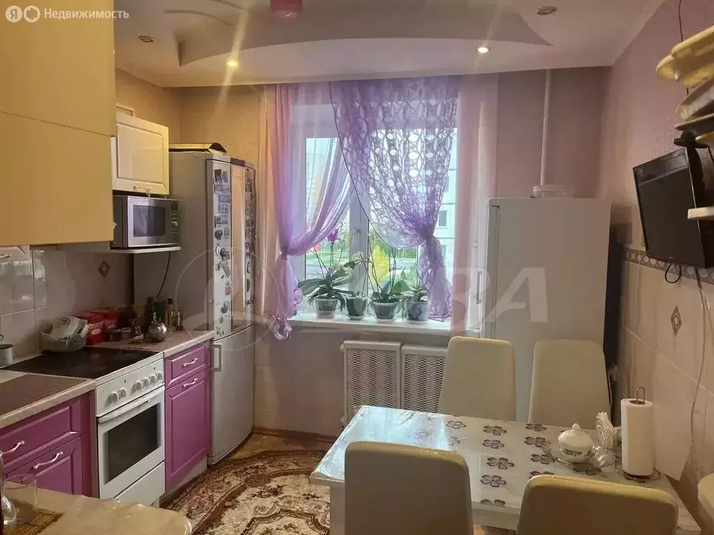 4-комнатная квартира: Тобольск, 10-й микрорайон, 39 (79 м) - Фото 0