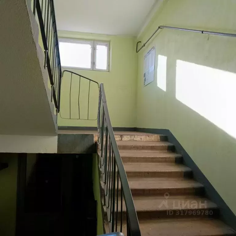 1-к кв. Ленинградская область, Гатчина ул. Рощинская, 21 (41.7 м) - Фото 1