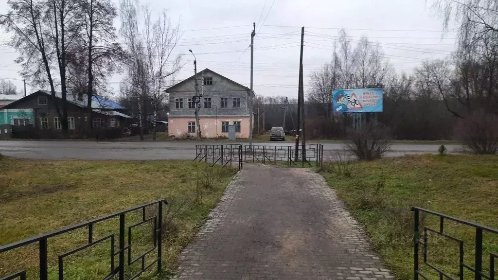 Дом в Костромская область, пос. Островское ул. Нижняя Советская, 53 ... - Фото 1
