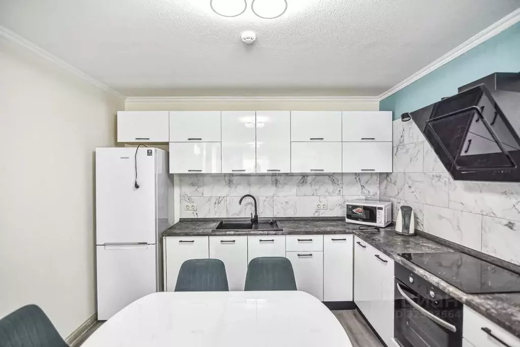 2-к кв. Сахалинская область, Южно-Сахалинск ул. Солнечного света, 6 ... - Фото 2