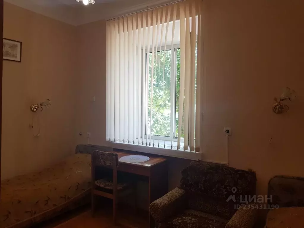 Дом в Крым, Евпатория наб. Горького, 16 (100 м) - Фото 1