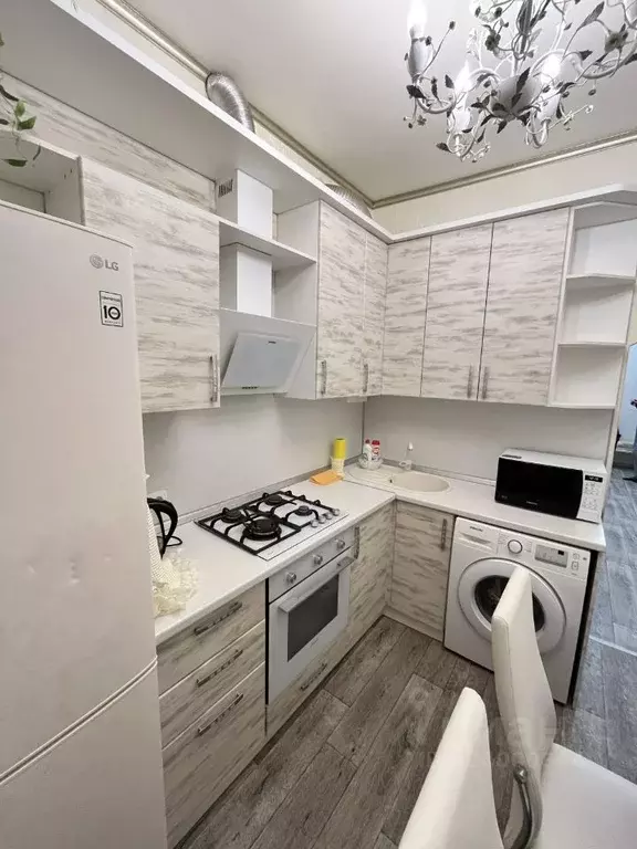 2-к кв. Астраханская область, Астрахань пл. Ленина, 10 (65.0 м) - Фото 1