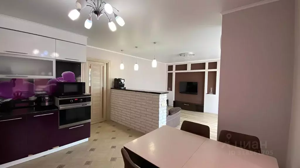 3-к кв. Брянская область, Брянск ул. Комарова, 57 (82.0 м) - Фото 0