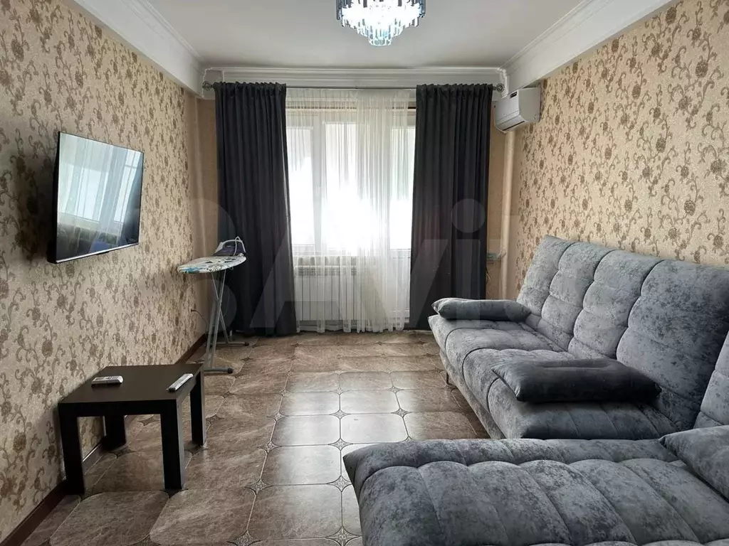 1-к. квартира, 40 м, 1/10 эт. - Фото 0