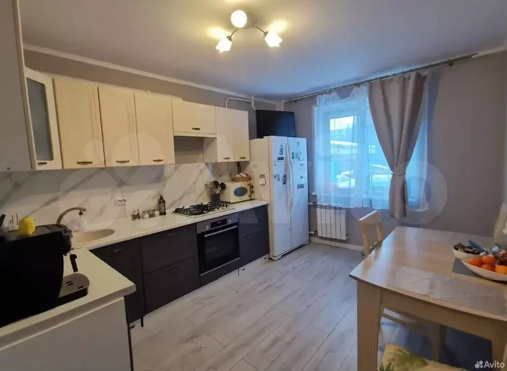 3-к. квартира, 72 м, 1/10 эт. - Фото 0
