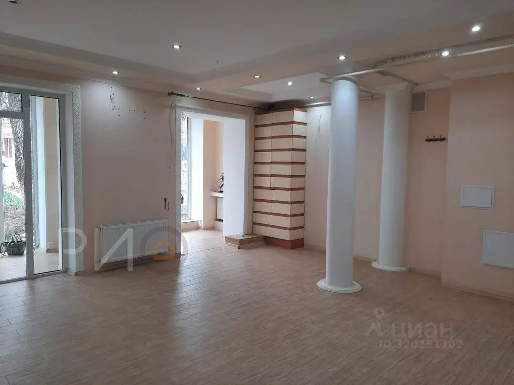 Торговая площадь в Крым, Саки ул. Ленина, 44 (64 м) - Фото 0