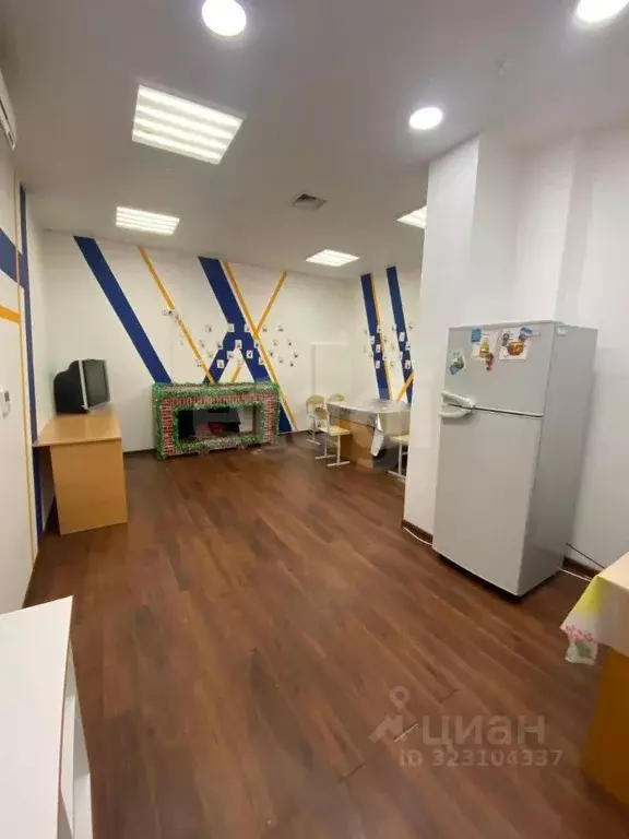 Офис в Сахалинская область, Южно-Сахалинск Коммунистический просп., ... - Фото 2