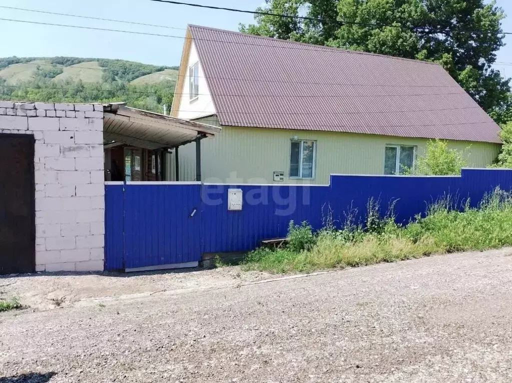 Дом в Башкортостан, Стерлитамакский район, Алатанинский сельсовет, д. ... - Фото 1