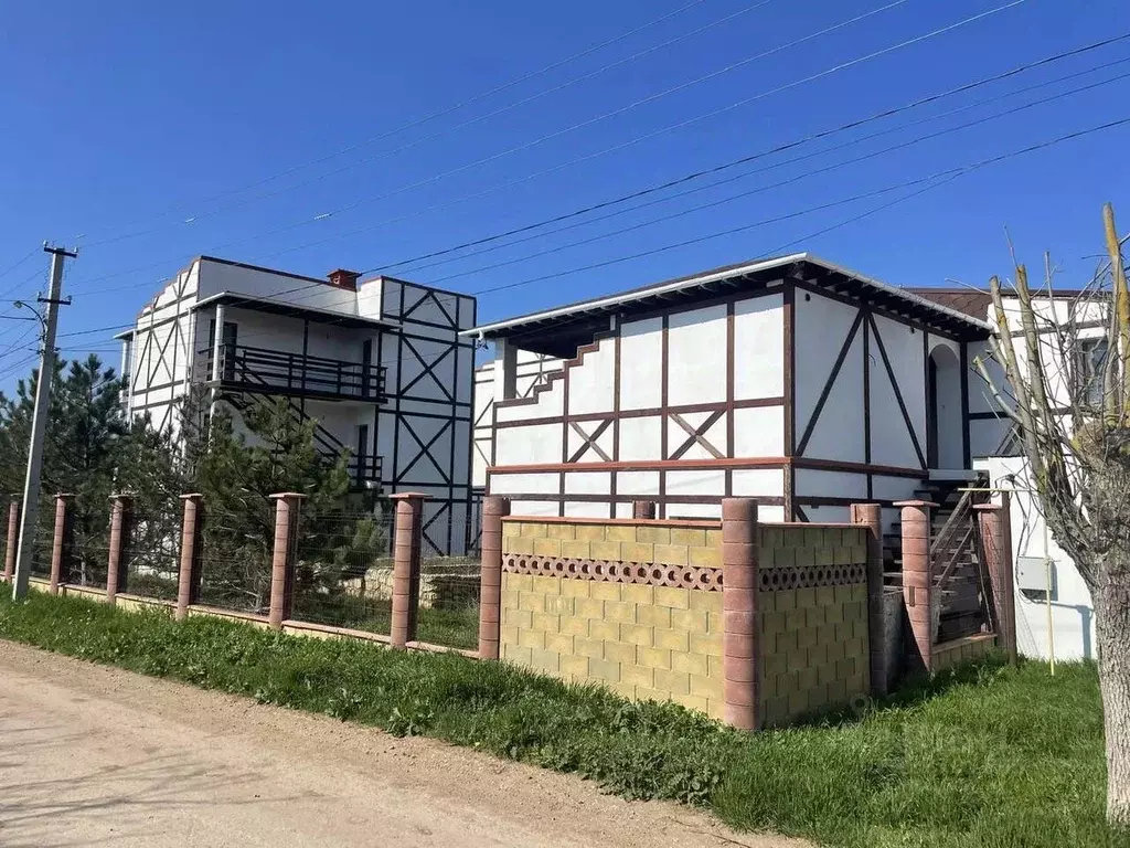 Дом в Крым, Сакский район, Молочненское с/пос, с. Витино ул. Гагарина, ... - Фото 1