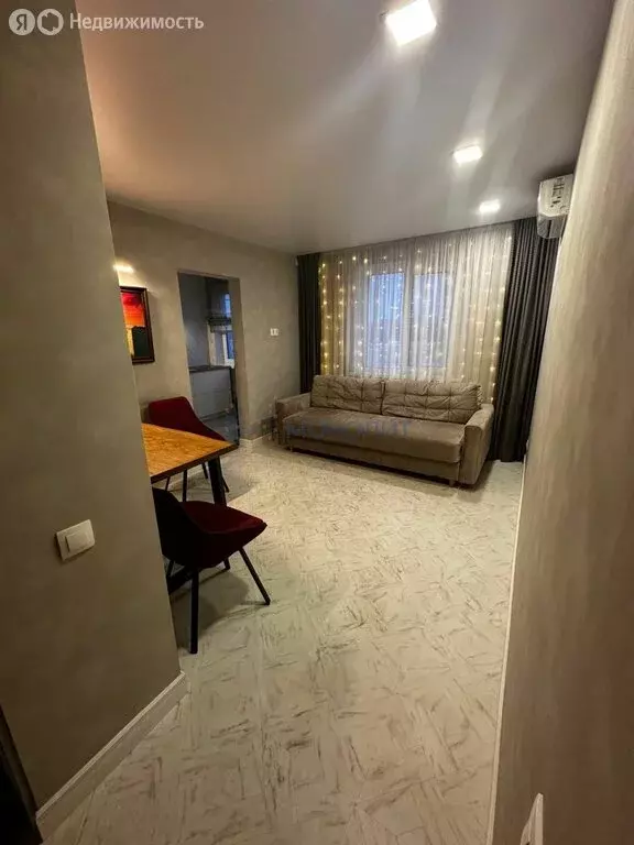 3-комнатная квартира: Нижний Новгород, улица Коминтерна, 8 (63.2 м) - Фото 1