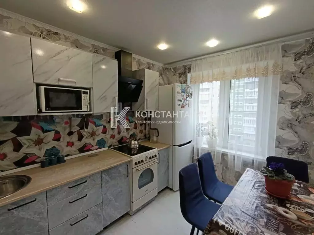 3-к кв. Челябинская область, Челябинск ул. 40-летия Победы, 36В (70.0 ... - Фото 2