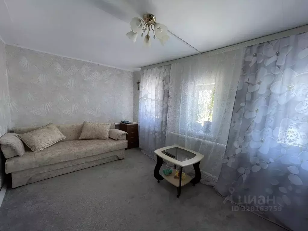 Дом в Курская область, Золотухинский район, Тазовский сельсовет, с. ... - Фото 1