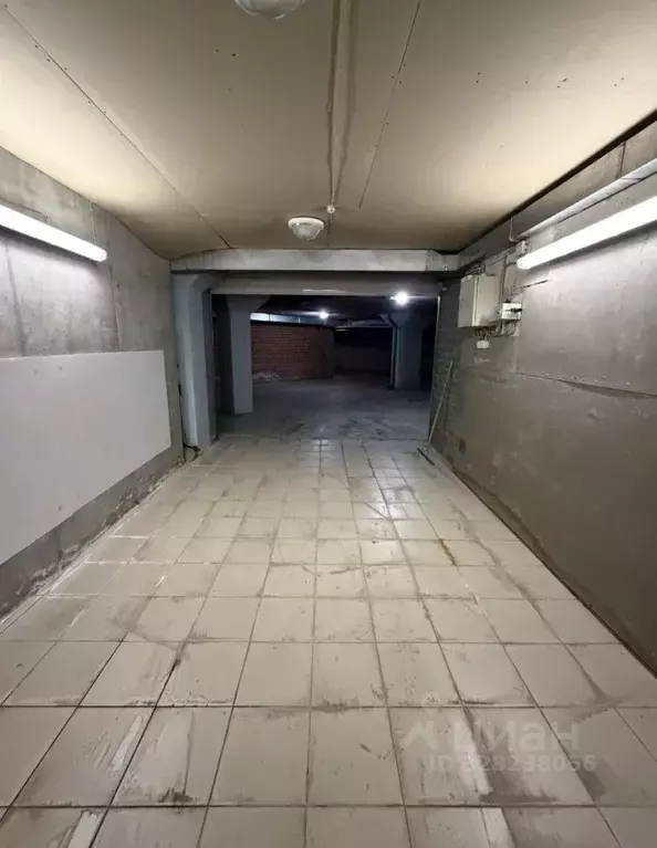 Гараж в Свердловская область, Екатеринбург ул. Хохрякова, 10 (18 м) - Фото 1