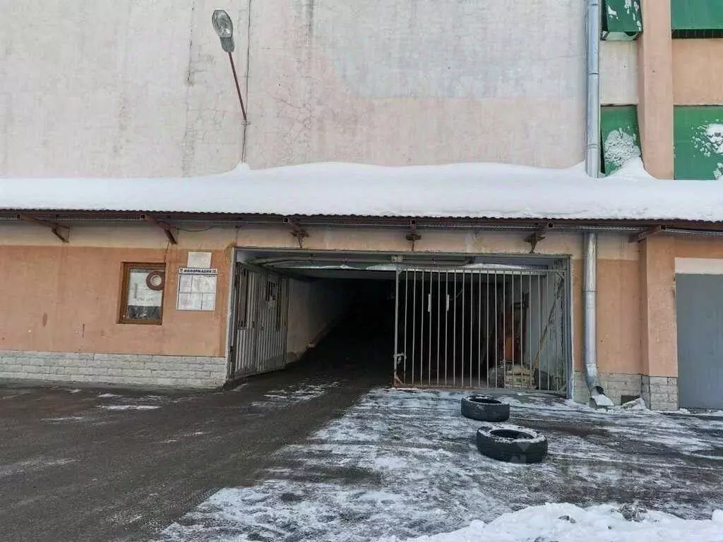 Гараж в Москва ул. Адмирала Руднева, 6 (17 м) - Фото 1