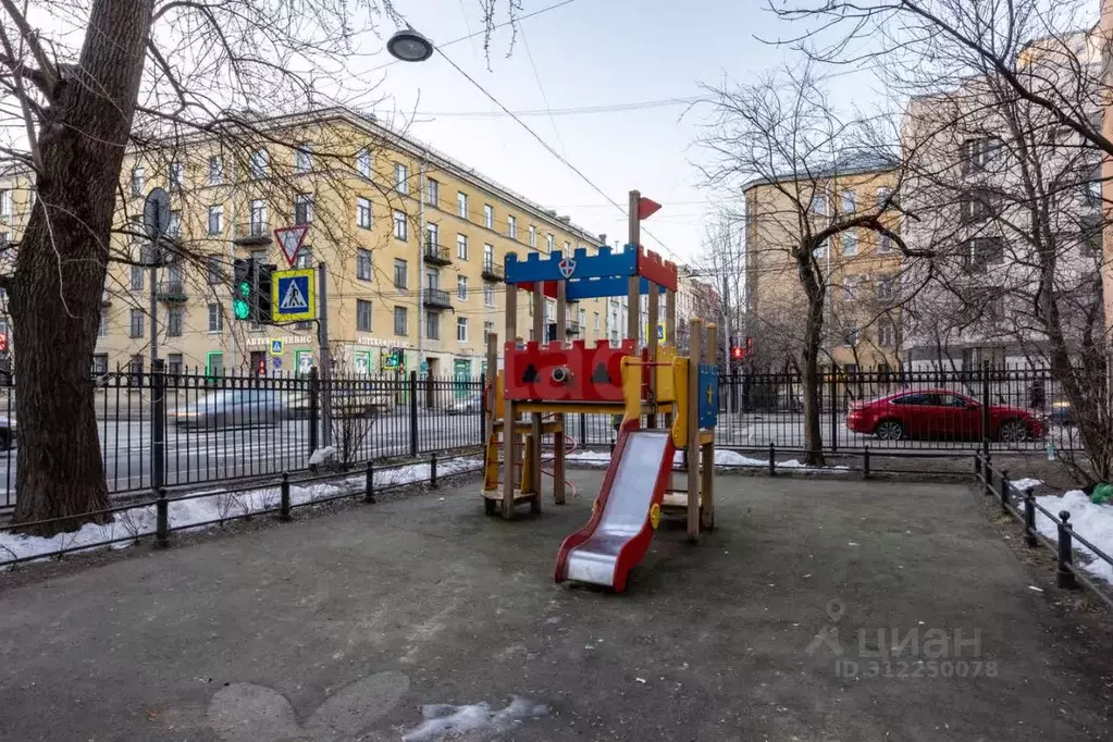 Комната Санкт-Петербург 8-я Советская ул., 32 (12.0 м) - Фото 1