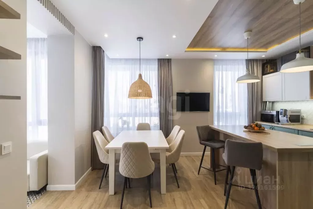 3-к кв. Тюменская область, Тюмень ул. Федюнинского, 30к7 (86.2 м) - Фото 1