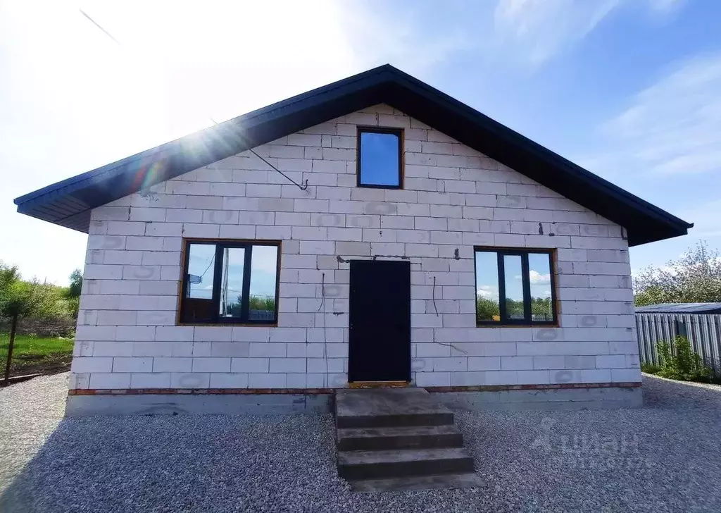 Дом в Самарская область, Кинельский район, Бобровка с/пос, Бобровка ... - Фото 1