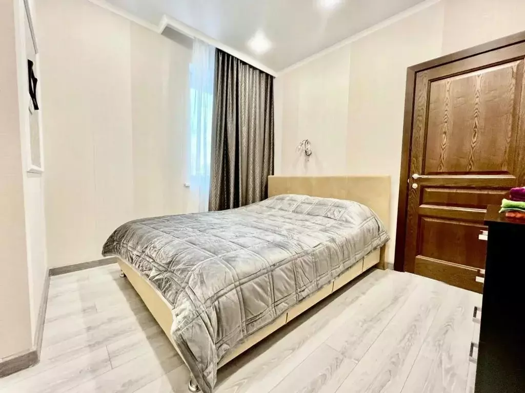 2-к кв. Татарстан, Казань ул. Вишневского, 59Ак1 (65.0 м) - Фото 0