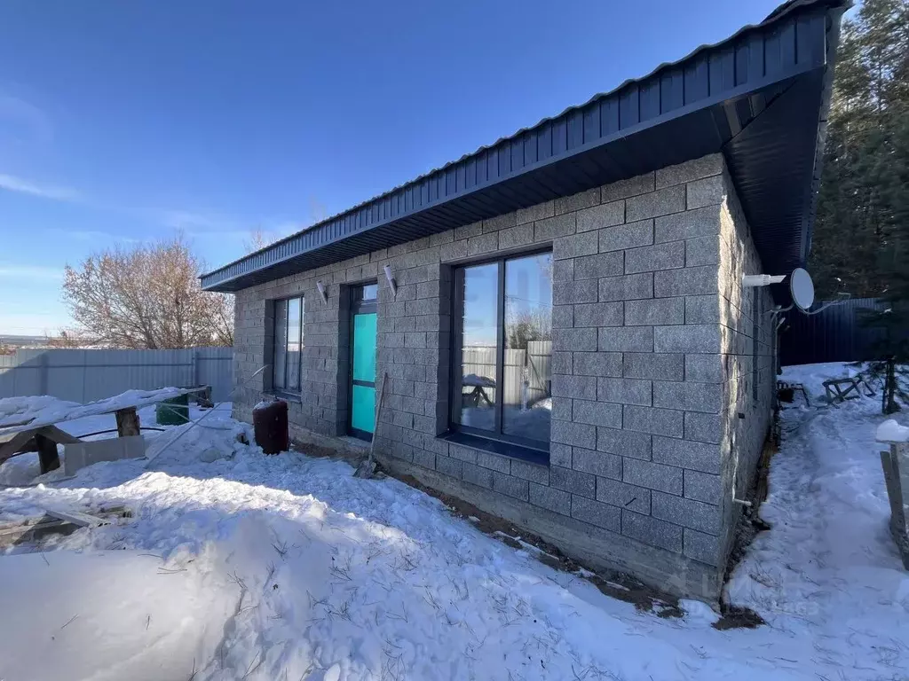 Дом в Самарская область, Волжский район, Курумоч с/пос, с. Курумоч ул. ... - Фото 1