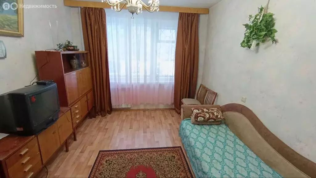 3-комнатная квартира: Киров, микрорайон Юго-Западный, улица Космонавта ... - Фото 1