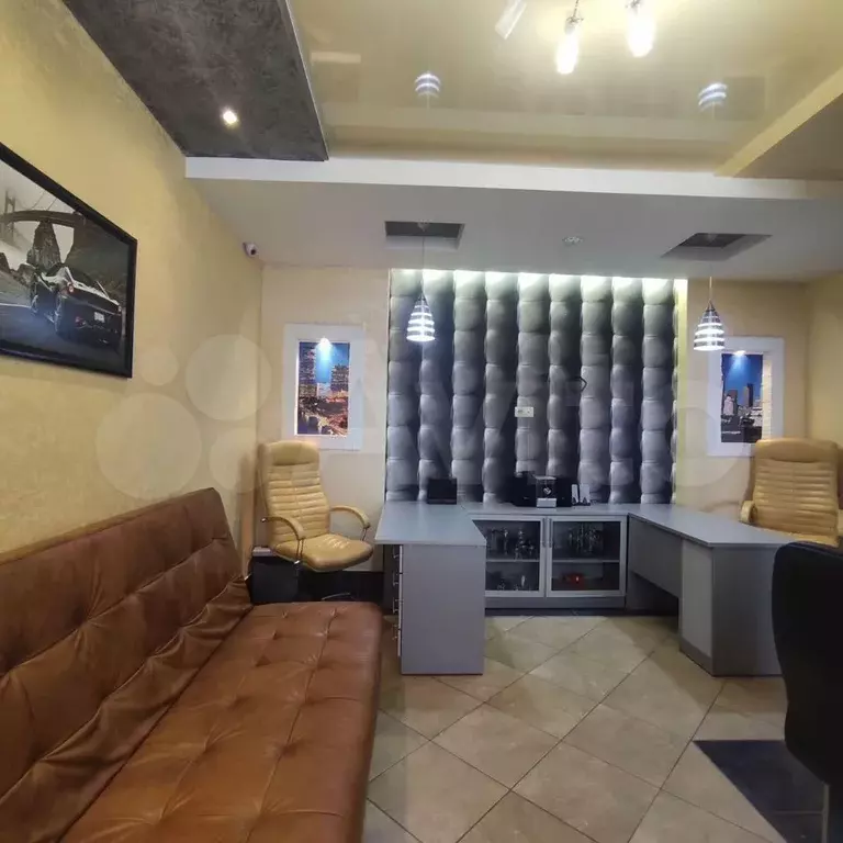 Офис с парковкой, 40 м2 - Фото 0