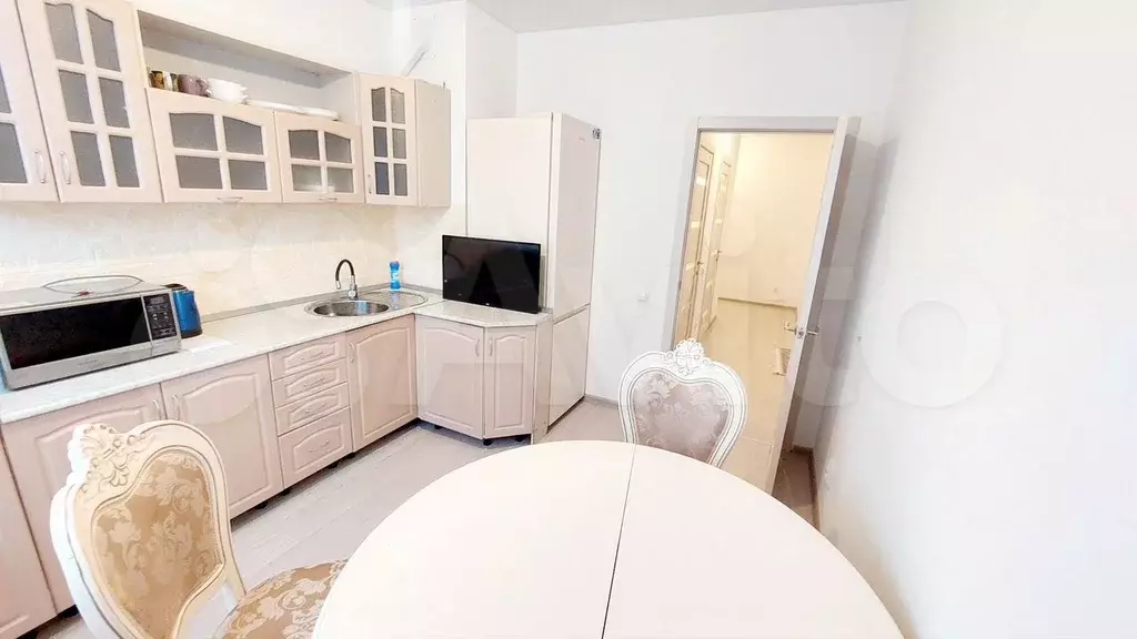 2-к. квартира, 60 м, 7/25 эт. - Фото 1