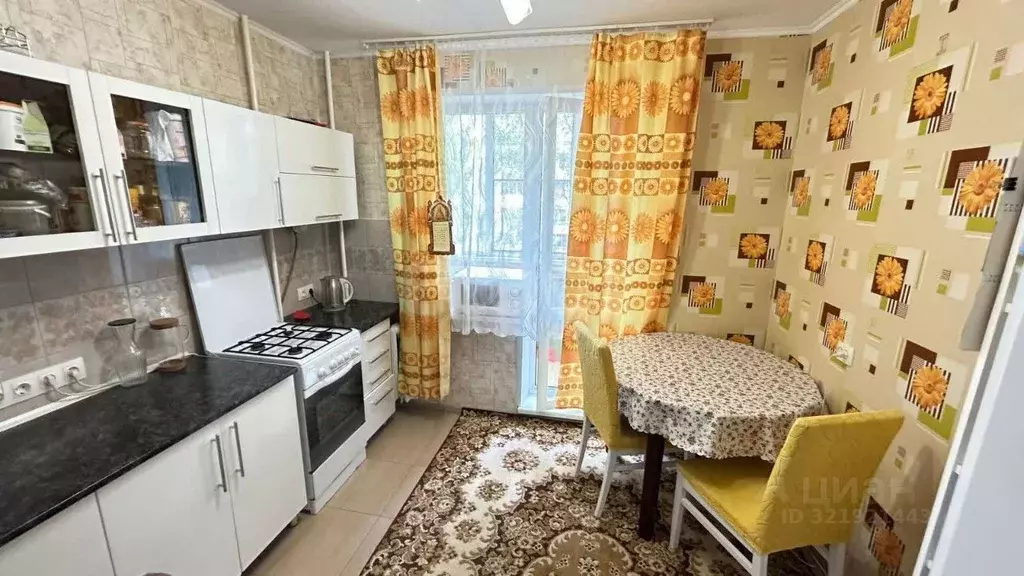 3-к кв. Псковская область, Печоры Вокзальная ул., 14 (65.1 м) - Фото 1