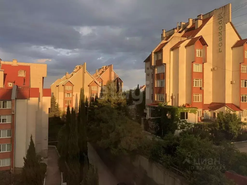 2-к кв. Крым, Алушта ул. Богдана Хмельницкого (51.9 м) - Фото 0