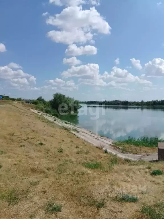 Дом в Саратовская область, Энгельсский район, Новопушкинское ... - Фото 0