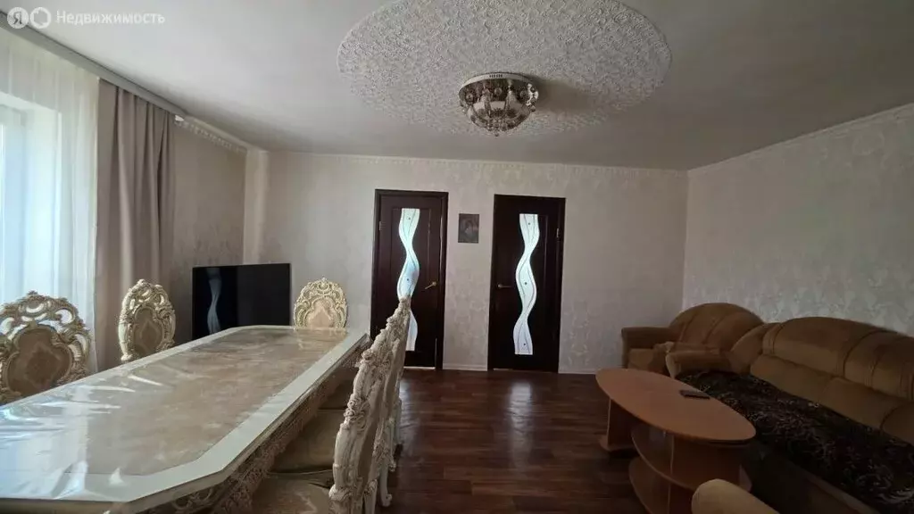 Дом в Республика Хакасия, рабочий посёлок Усть-Абакан, улица ... - Фото 1