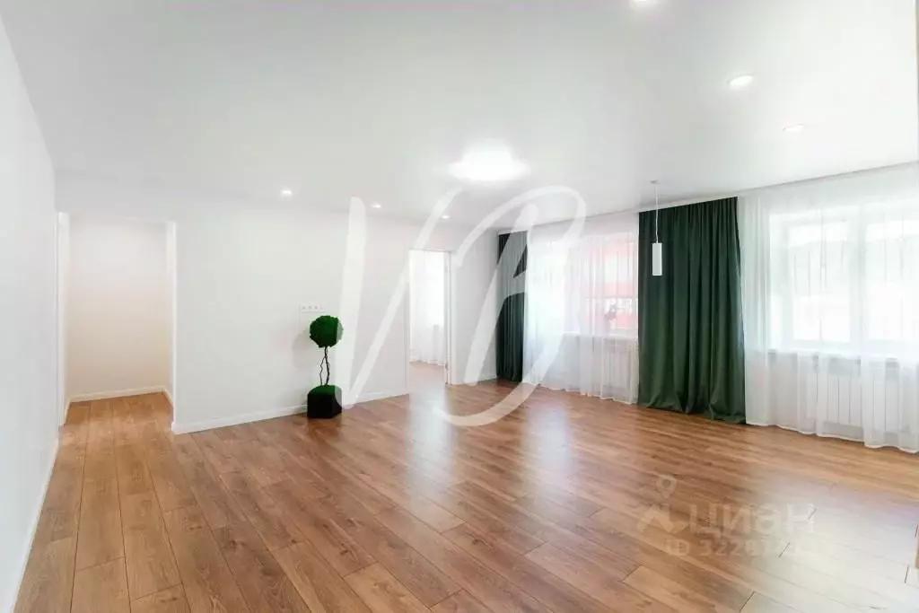 3-к кв. Омская область, Омск ул. Косарева, 34 (66.6 м) - Фото 1