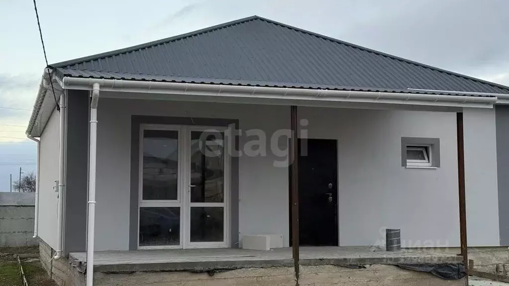 Дом в Крым, Симферопольский район, с. Урожайное ул. Вишневая (100 м) - Фото 1