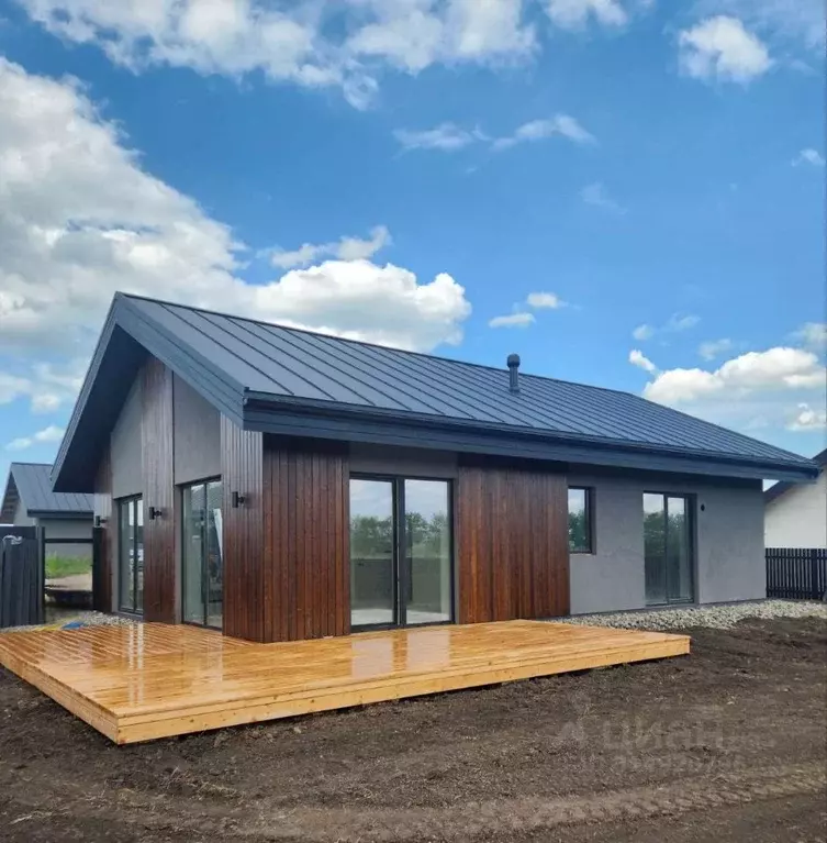 Дом в Красноярский край, Емельяновский район, Солонцовский сельсовет, ... - Фото 1