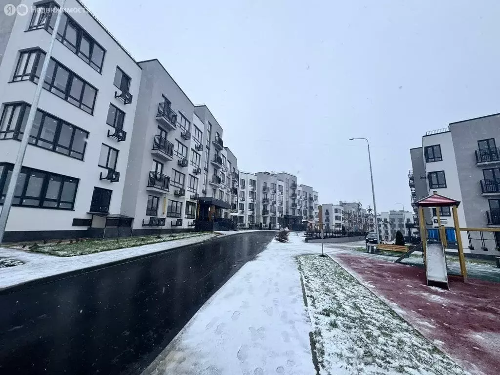 1-комнатная квартира: Мирное, улица Славы, 51к4 (42.8 м) - Фото 1