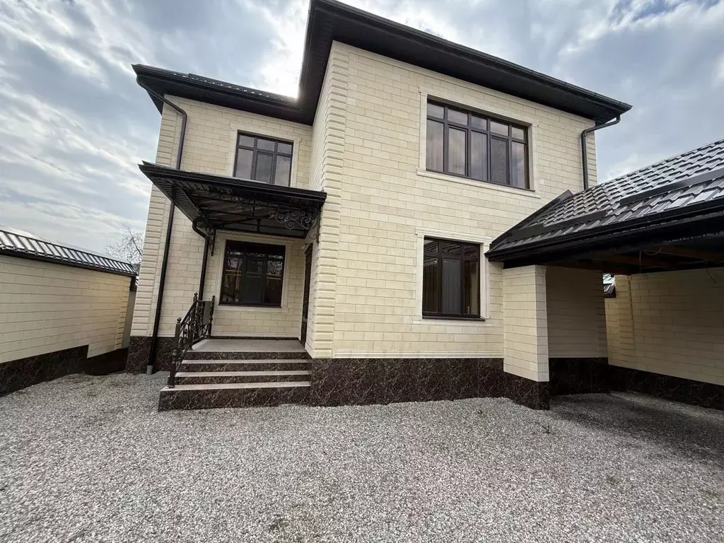 Дом в Кабардино-Балкария, Нальчик ул. Клары Цеткин (270 м) - Фото 1