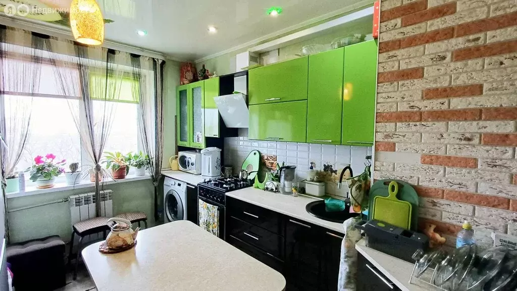 3-комнатная квартира: Саратов, Томская улица, 15 (63 м) - Фото 1