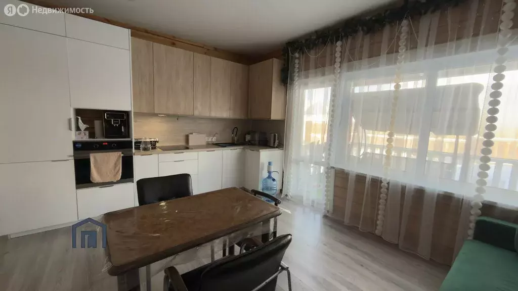 Дом в село Максимовщина, Центральная улица, 26 (170 м) - Фото 1