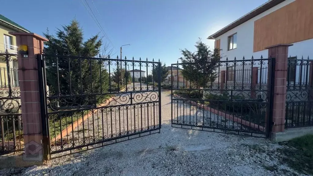 Дом в Крым, Сакский район, с. Уютное ул. Восточная (160 м) - Фото 2