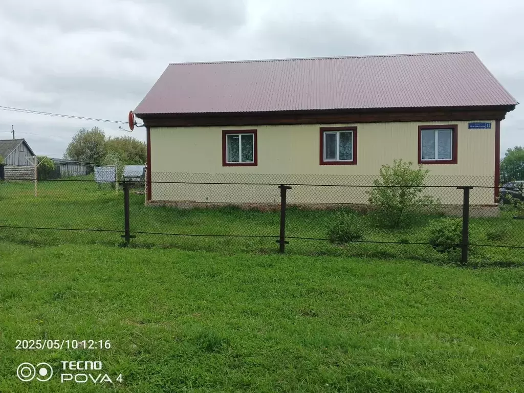 Дом в Башкортостан, Чишминский район, Кара-Якуповский сельсовет, д. ... - Фото 0