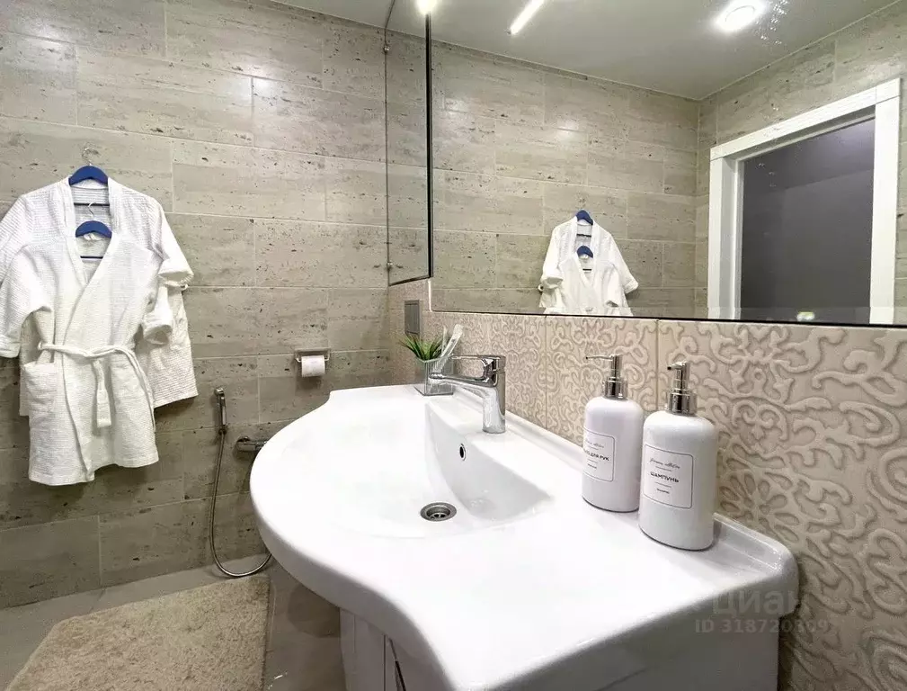 2-к кв. Татарстан, Казань ул. Бари Галеева, 8Ак4 (70.0 м) - Фото 0