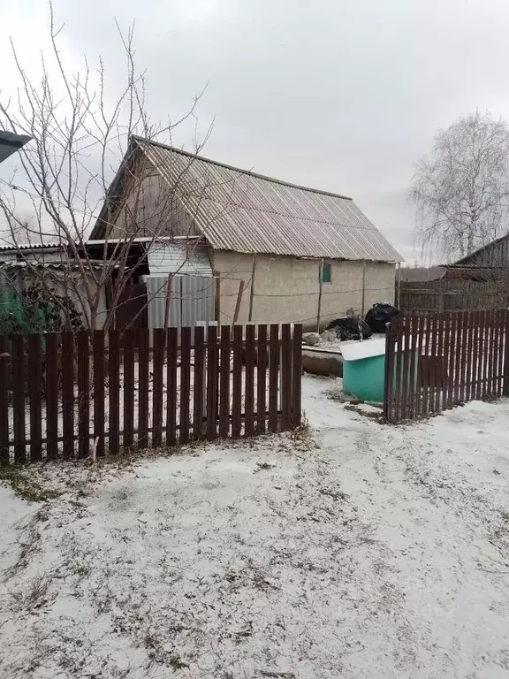 Дом в Саратовская область, Петровский район, Пригородное муниципальное ... - Фото 1