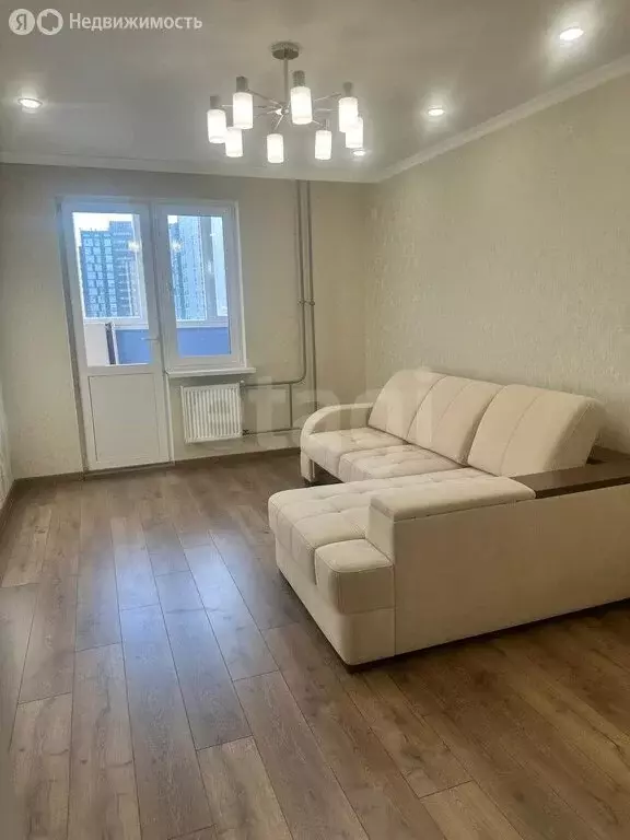 2-комнатная квартира: Оренбург, улица Автомобилистов, 15 (66.7 м) - Фото 1