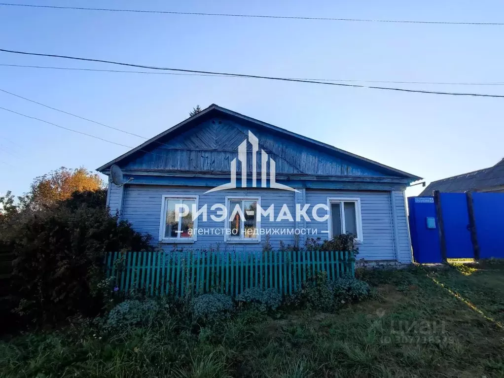 Дом в Брянская область, Почепский район, с. Семцы ул. Щемелинина, 4 ... - Фото 1