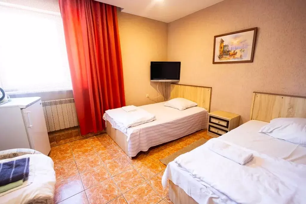 Комната Тюменская область, Тюмень ул. Ватутина, 11 - Фото 2