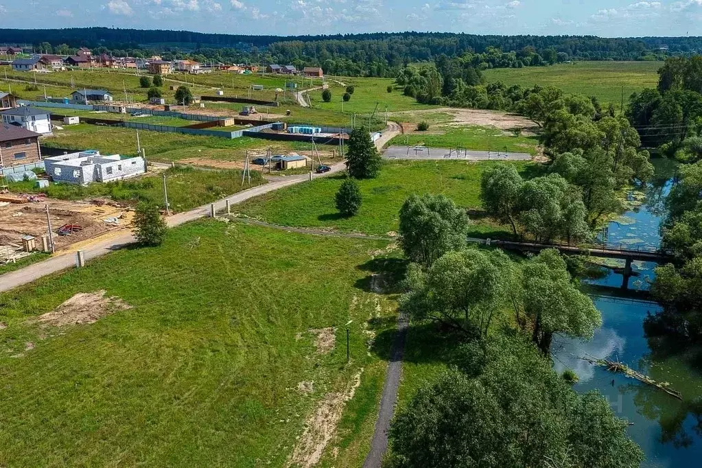 Участок в Московская область, Домодедово городской округ, д. Зиновкино ... - Фото 1