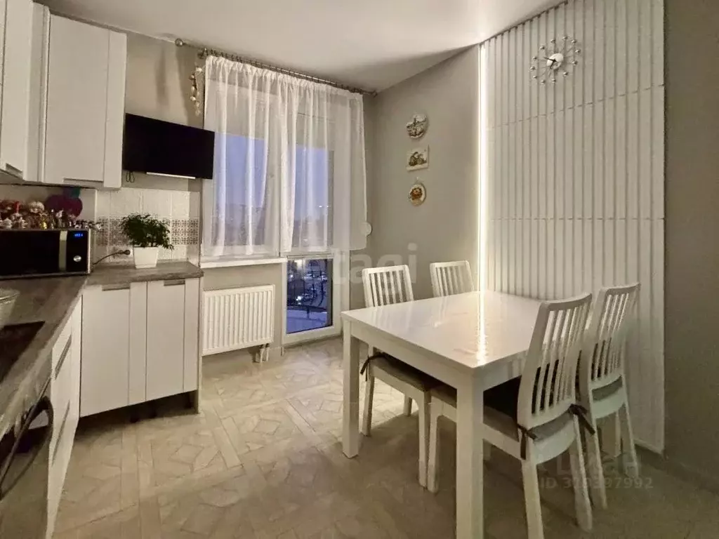 3-к кв. Калининградская область, Калининград Орудийная ул., 30Б (80.0 ... - Фото 0