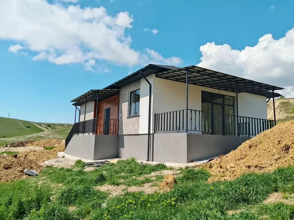 Дом в Крым, Симферопольский район, Перовское с/пос, с. Молочное ул. ... - Фото 1