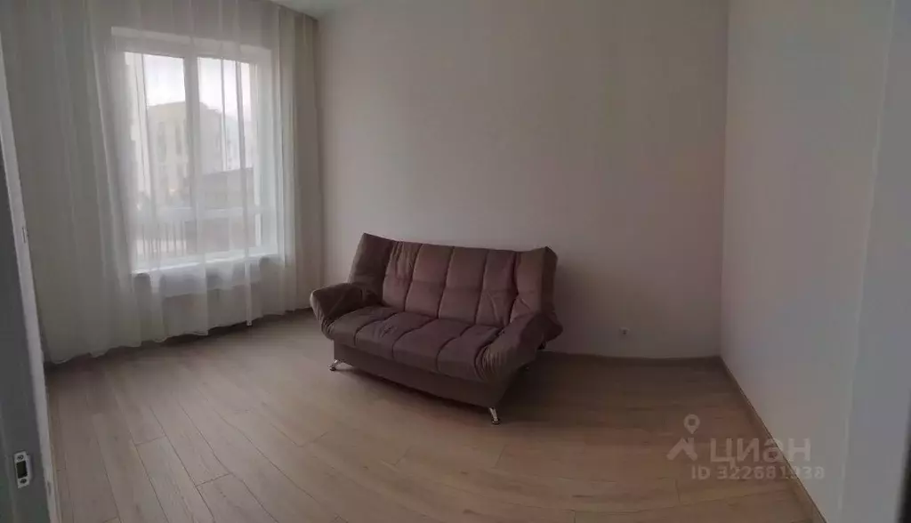 1-к кв. Тюменская область, Тюмень ул. Сергея Свиридова, 11 (36.8 м) - Фото 2