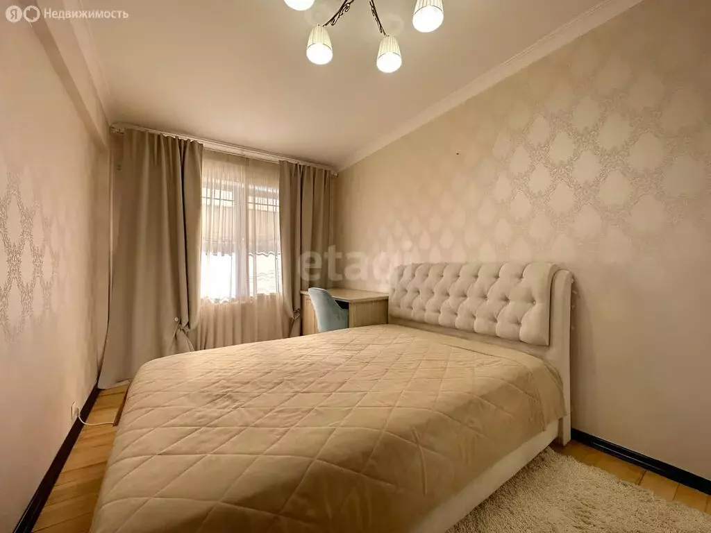 3-комнатная квартира: Краснодар, улица Гагарина, 75 (63.2 м) - Фото 0